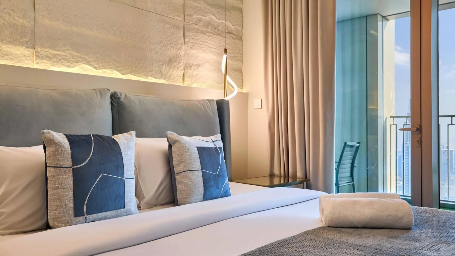Luxury 4 Bedroom High-Floor Apartment, Spectacular Burj Khalifa & Fountain Views, Steps Away From Dubai Mall - Downtown Dubai By Stayfinity דירה