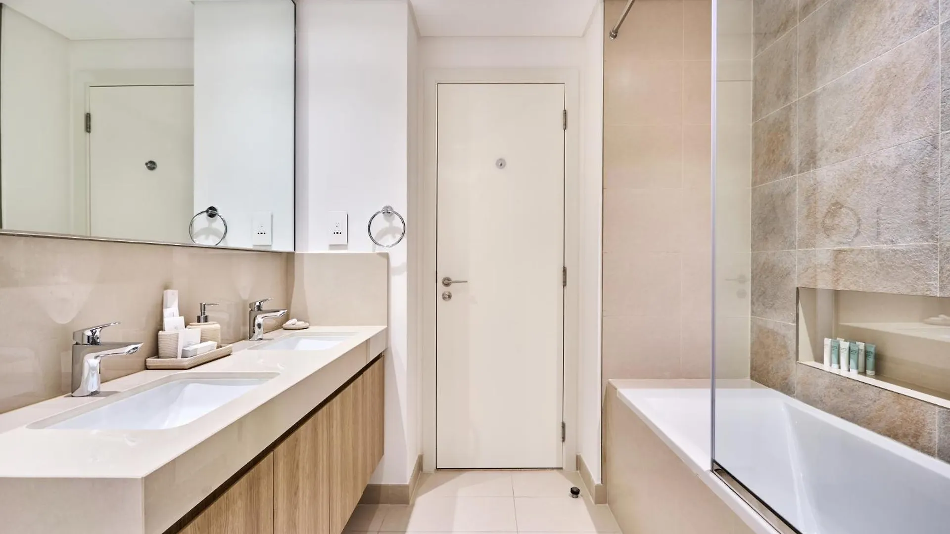 Apartamento Luxury 4 Bedroom High-Floor Apartment, Spectacular Burj Khalifa & Fountain Views, Steps Away From Dubai Mall - Downtown Dubai By Stayfinity