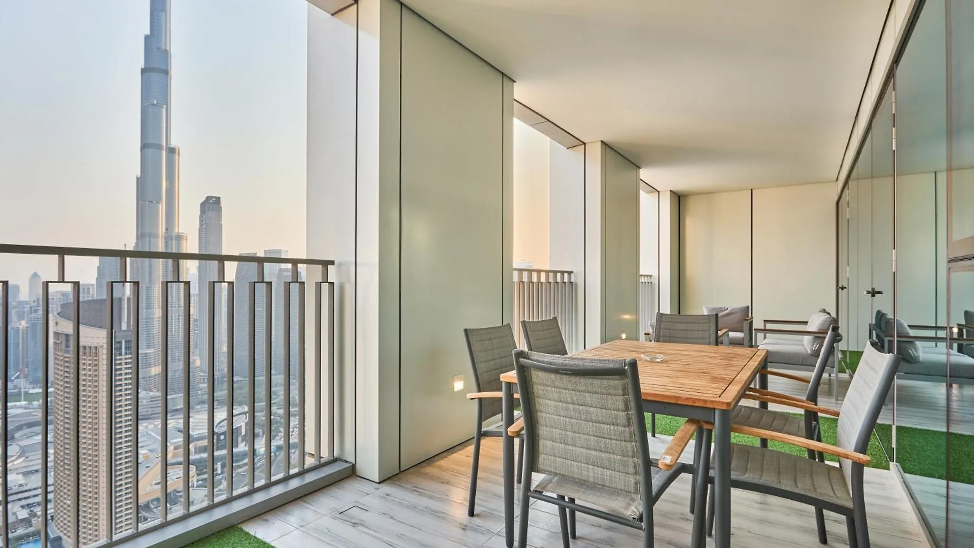 Luxury 4 Bedroom High-Floor Apartment, Spectacular Burj Khalifa & Fountain Views, Steps Away From Dubai Mall - Downtown Dubai By Stayfinity Apartamento