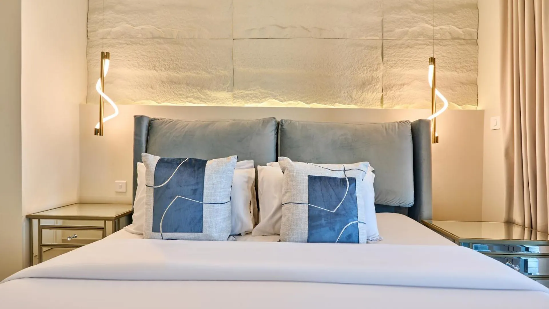 Apartamento Luxury 4 Bedroom High-Floor Apartment, Spectacular Burj Khalifa & Fountain Views, Steps Away From Dubai Mall - Downtown Dubai By Stayfinity
