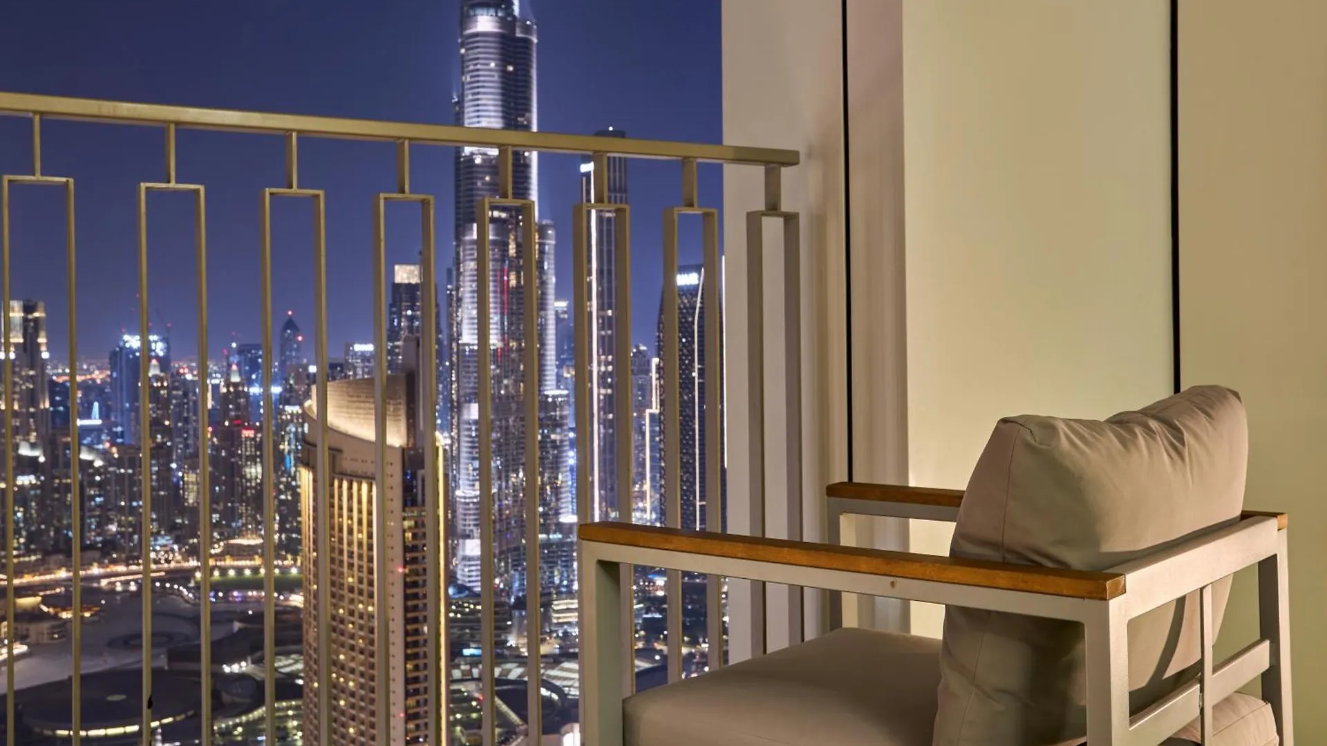 Apartamento Luxury 4 Bedroom High-Floor Apartment, Spectacular Burj Khalifa & Fountain Views, Steps Away From Dubai Mall - Downtown Dubai By Stayfinity