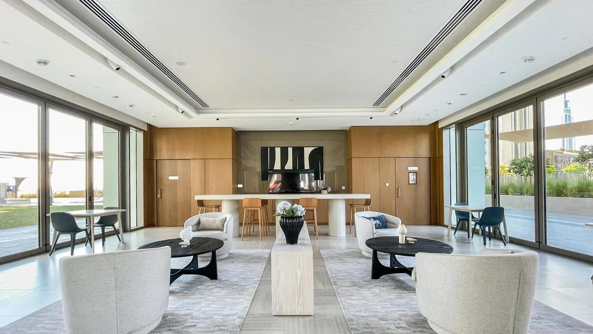 Luxury 4 Bedroom High-Floor Apartment, Spectacular Burj Khalifa & Fountain Views, Steps Away From Dubai Mall - Downtown Dubai By Stayfinity Apartamento