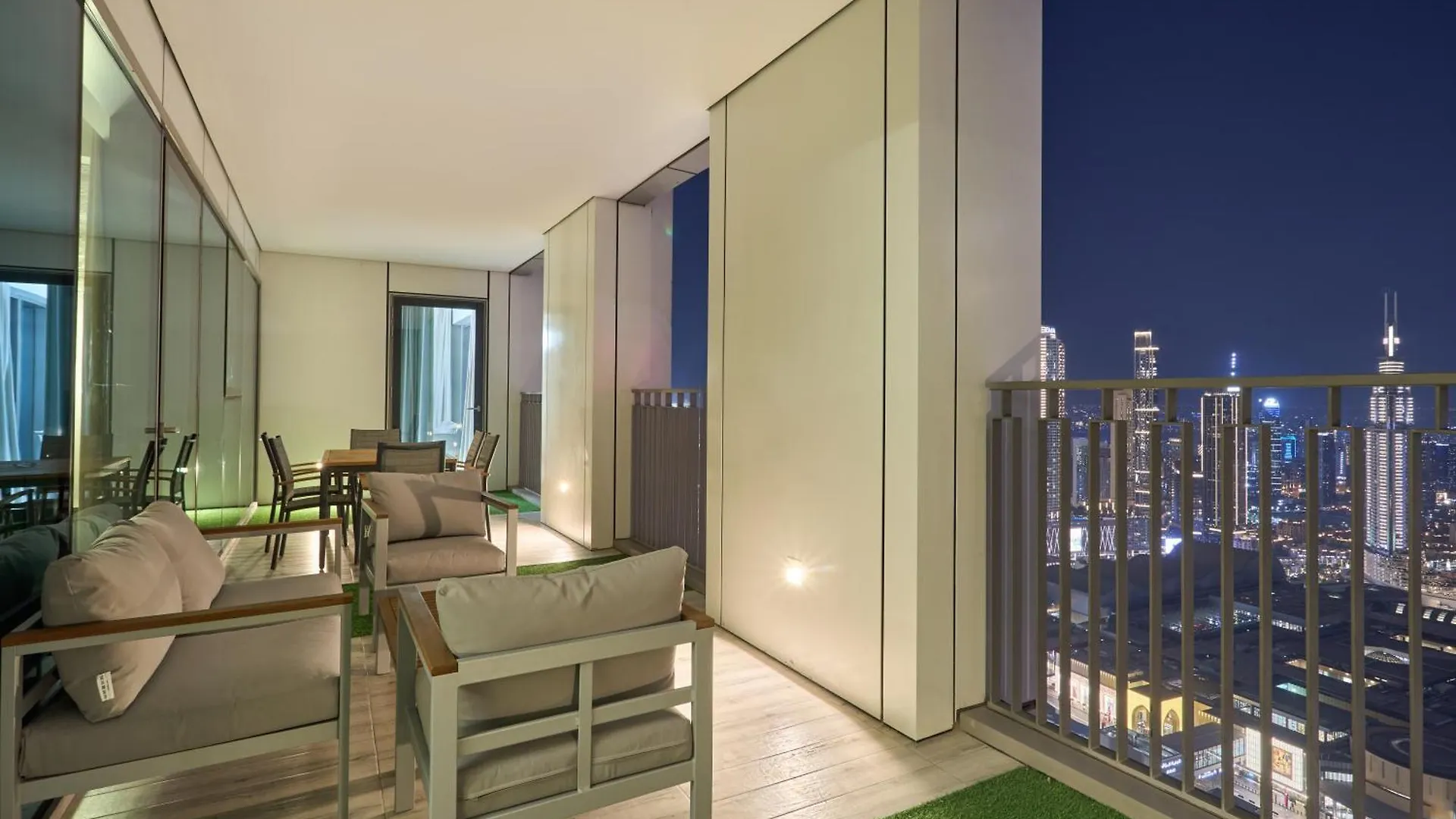 Luxury 4 Bedroom High-Floor Apartment, Spectacular Burj Khalifa & Fountain Views, Steps Away From Dubai Mall - Downtown Dubai By Stayfinity Apartmán