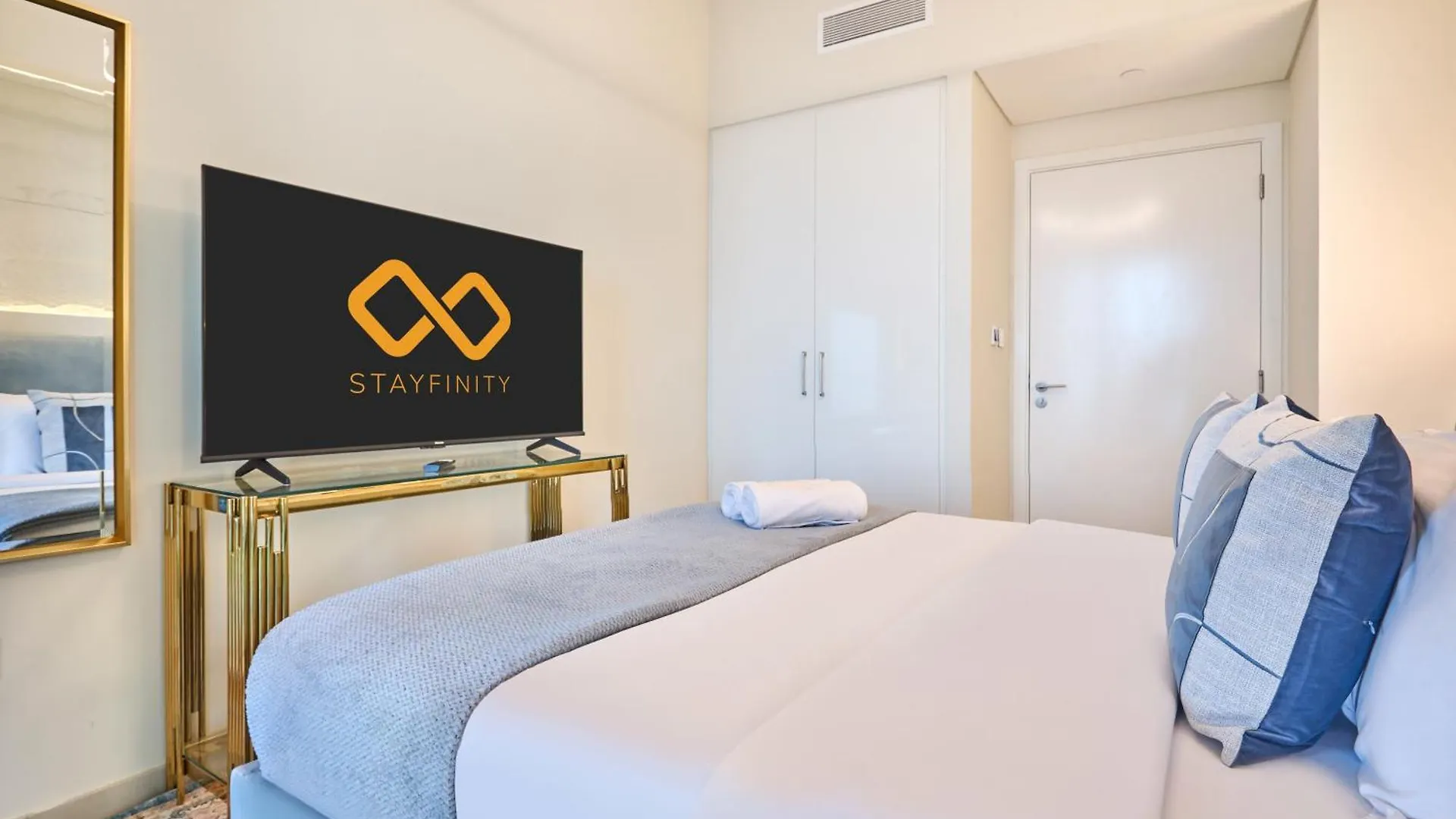Luxury 4 Bedroom High-Floor Apartment, Spectacular Burj Khalifa & Fountain Views, Steps Away From Dubai Mall - Downtown Dubai By Stayfinity Apartmán